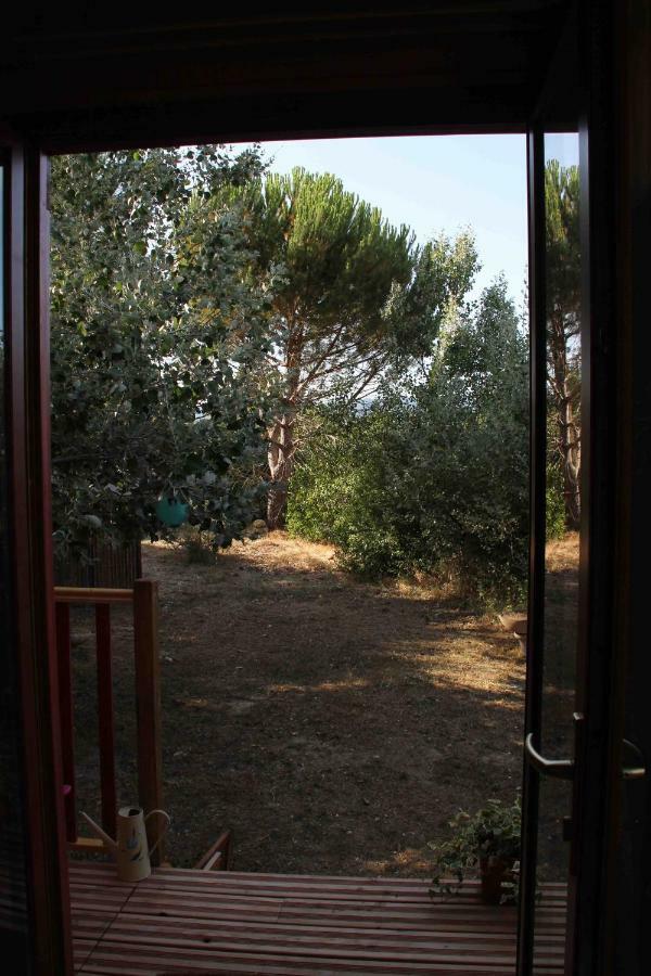 Hôtel Roulotte aux Peupliers à La Tour-dʼAigues Extérieur photo